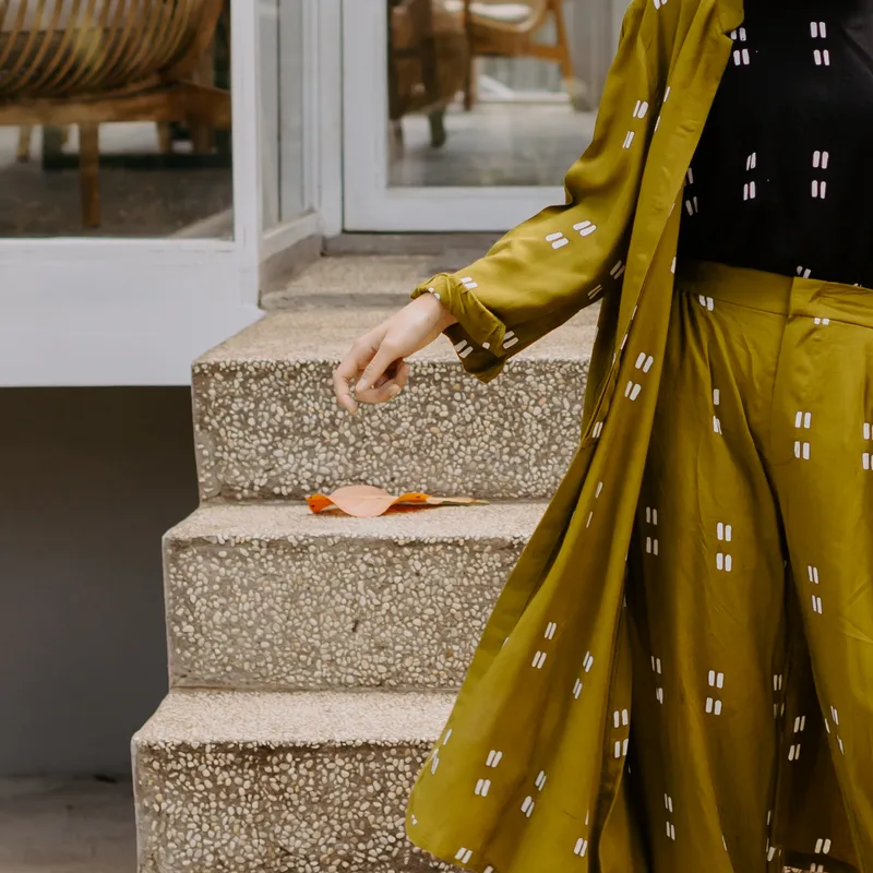 gayatri kemeja